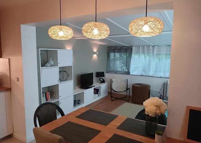 Maison Cosy Et Jardin Verdoyant