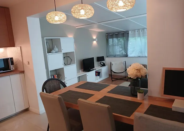 Maison Cosy Et Jardin Verdoyant