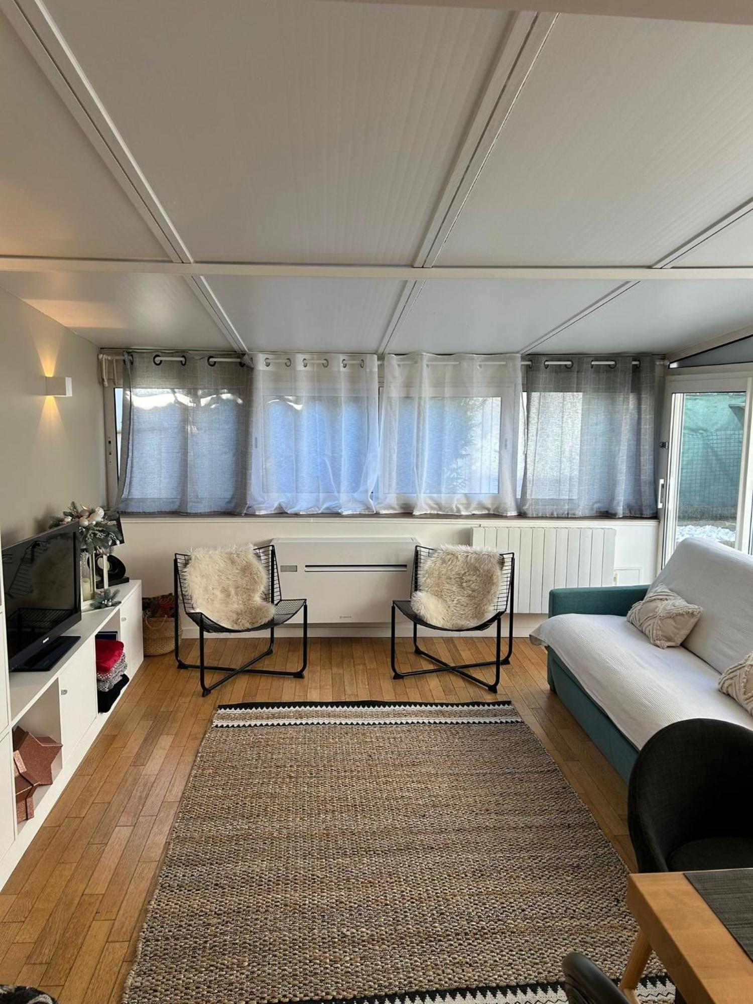 Maison Cosy Et Jardin Verdoyant